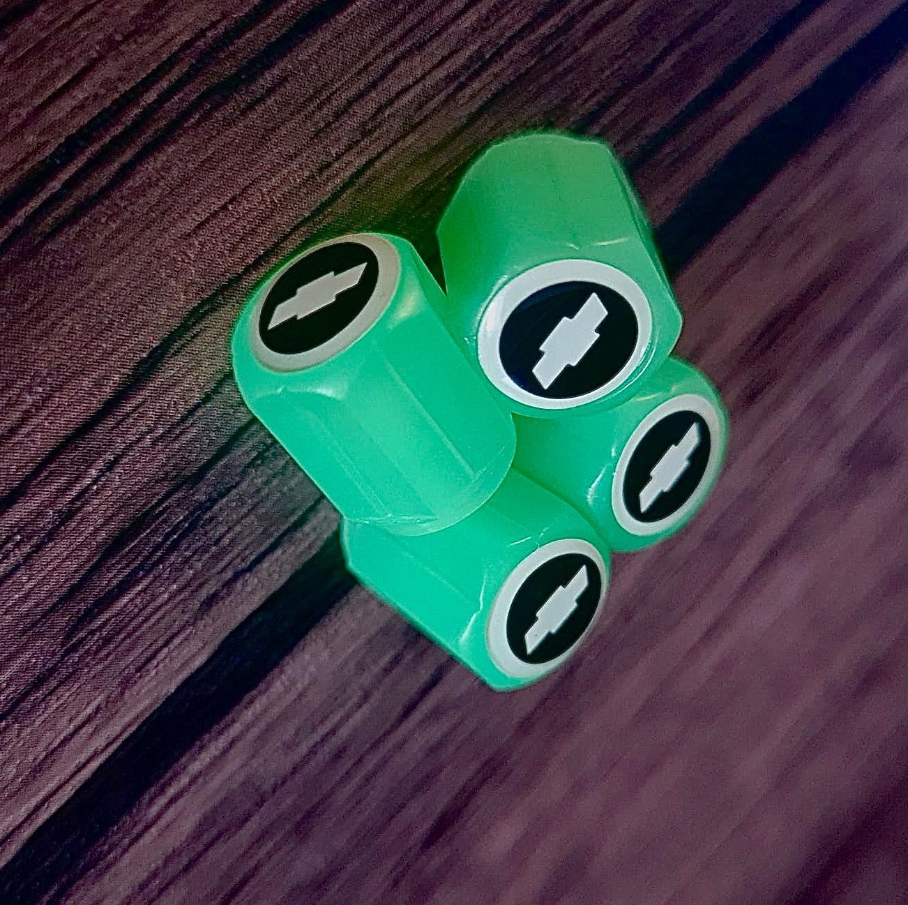 Set 4 Capace Roti Fosforescente cu Sigla